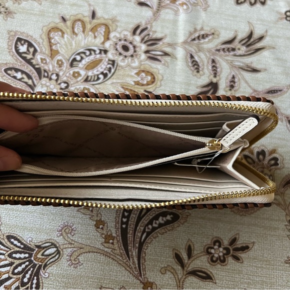 MICHAEL KORS Jet Set Travel Leather Gold-Tone Hardware Quarter Zip Wallet NWT - Picture 12 of 15